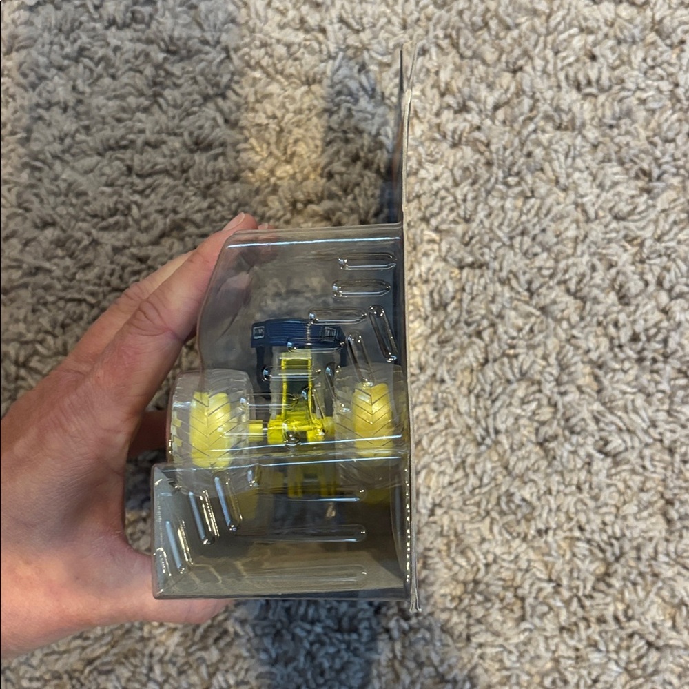 Monster Jam Ghost Truck Series trucks- Blue Thunder, Megalodon, Dragon 1:64 - Picture 2 of 4
